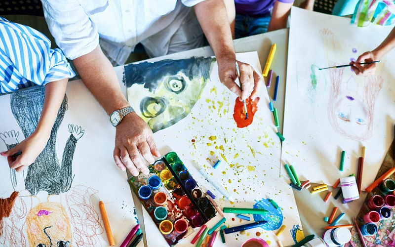 The Benefits of Expressive Arts Therapy: Using Creativity to Improve Your Mental Health