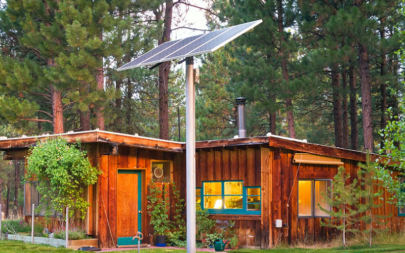 The Benefits and Challenges of Off-the-Grid Living