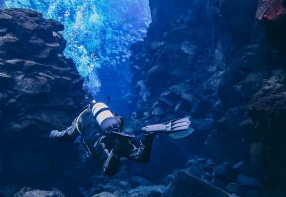 Exploring the Underwater World: A Guide to Snorkeling in Iceland