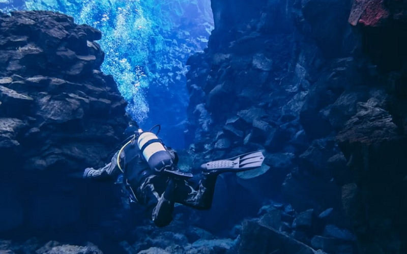 Exploring the Underwater World: A Guide to Snorkeling in Iceland